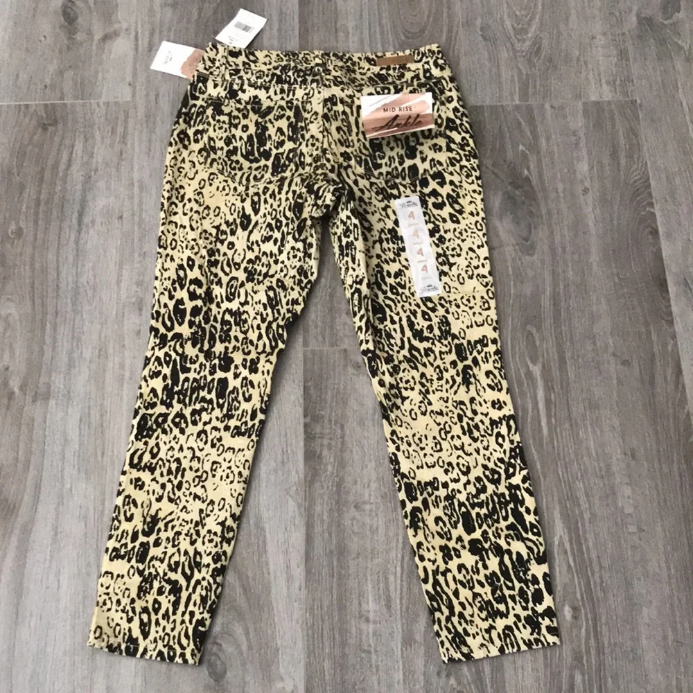 NEW ROYALTY For Me Women's Mid Rise Cheetah Print Ankle JeanPants | 4